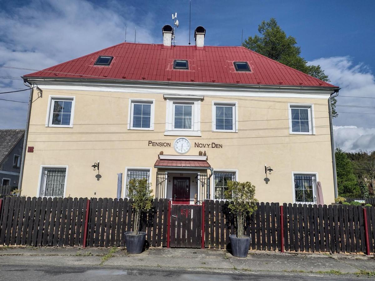 Pension Novy Den Albrechtice  Buitenkant foto