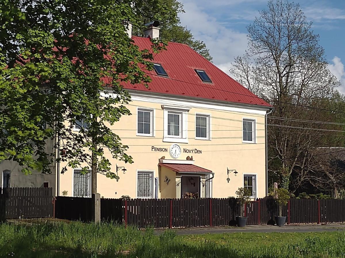 Pension Novy Den Albrechtice  Buitenkant foto